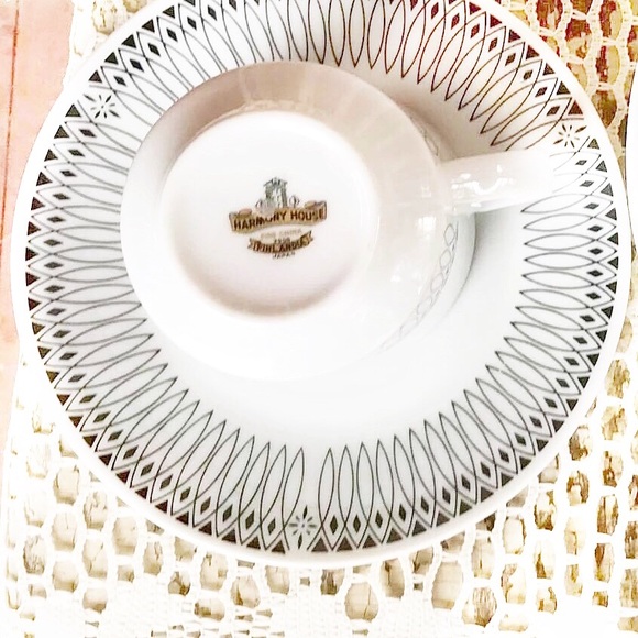 Mid Century Modern Breakfast Set - Picture 4 of 5